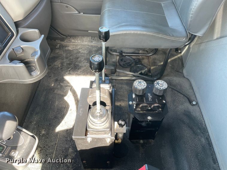 image for item OG9877 2015 International 7400 dump truck