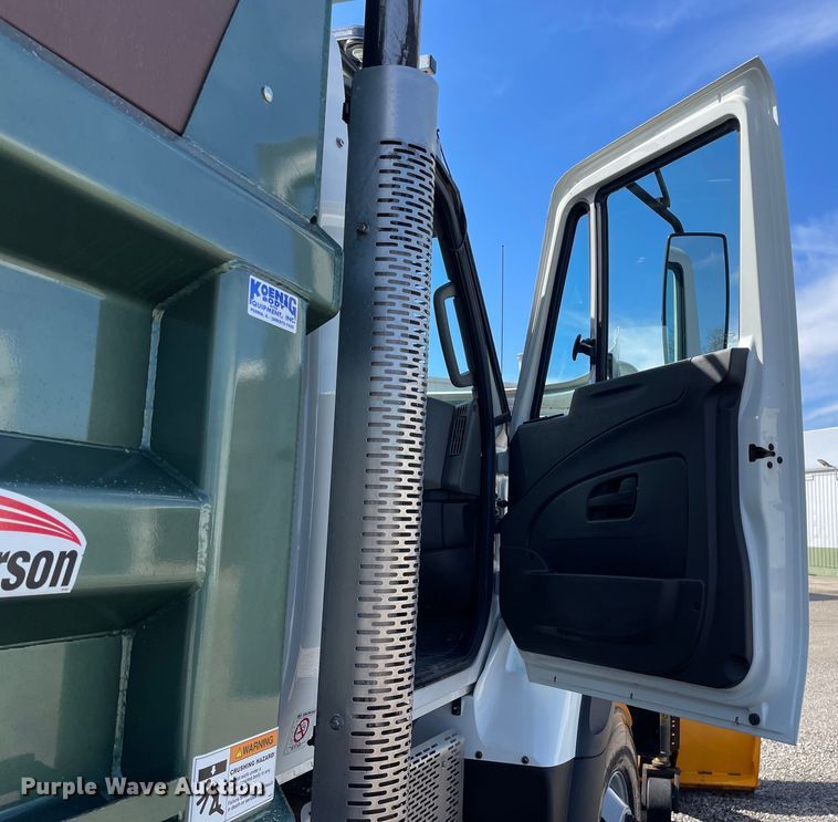 image for item OG9877 2015 International 7400 dump truck