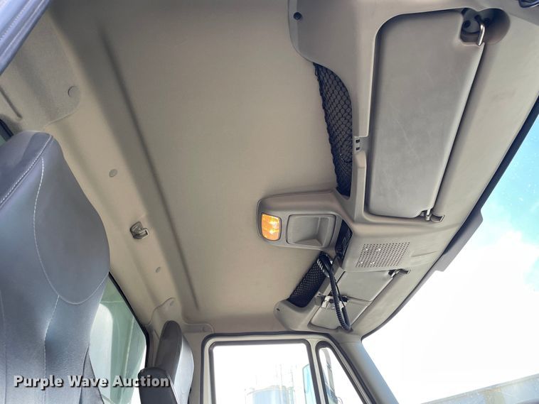 image for item OG9877 2015 International 7400 dump truck