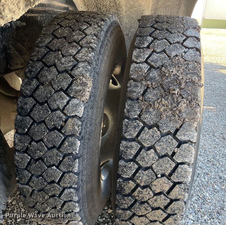 image for item OG9877 2015 International 7400 dump truck