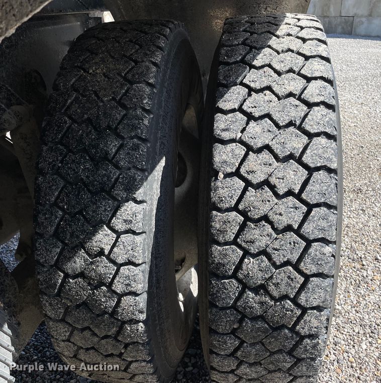 image for item OG9877 2015 International 7400 dump truck