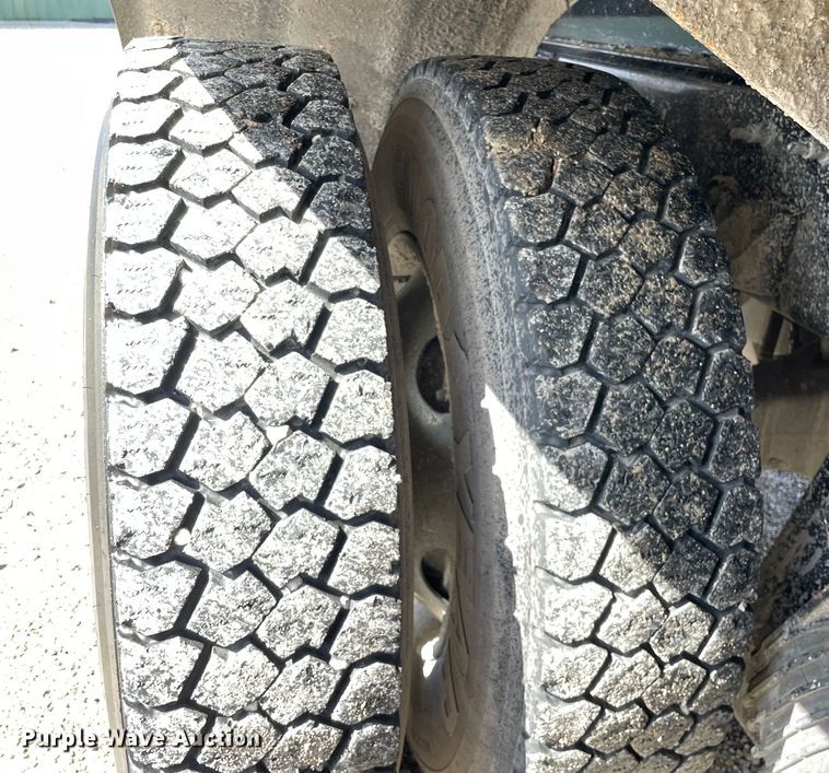 image for item OG9877 2015 International 7400 dump truck