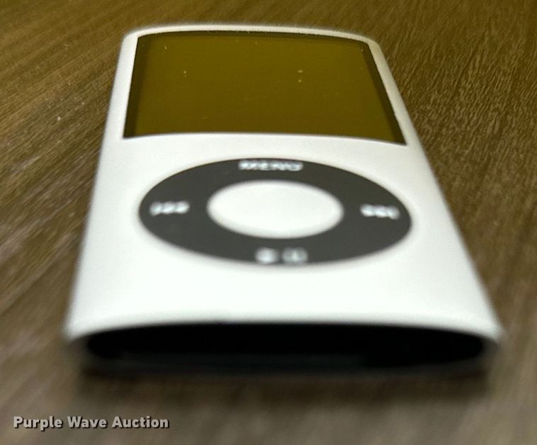 image for item OI9028 (9) iPod Nanos