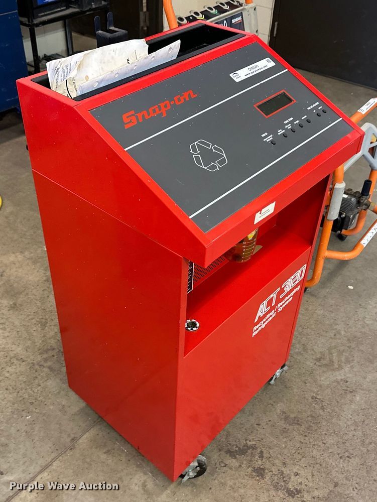 image for item OI9040 Snap On ACT 3120 refrigerant recovery/recycling machine