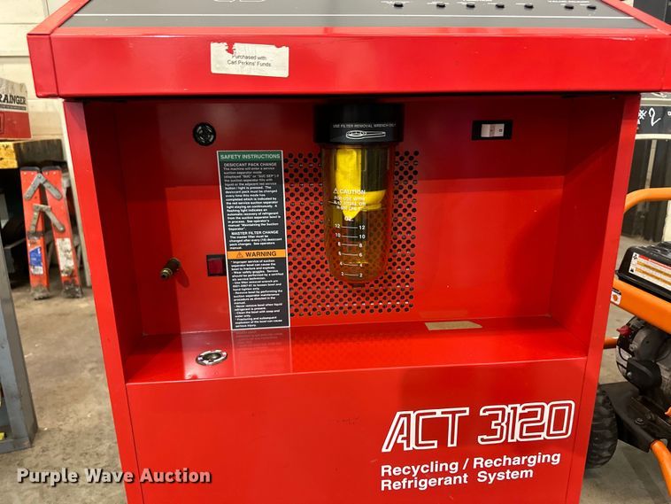 image for item OI9040 Snap On ACT 3120 refrigerant recovery/recycling machine
