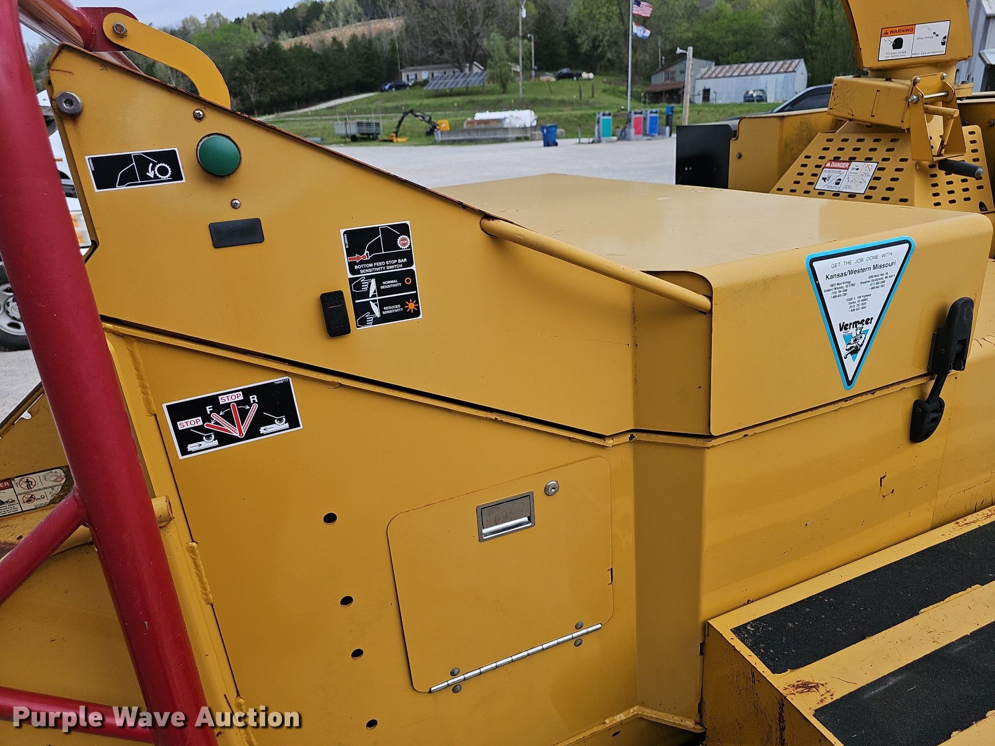 2002 Vermeer BC1400 wood chipper in Galena, MO Item EJ6312 for sale Purple Wave