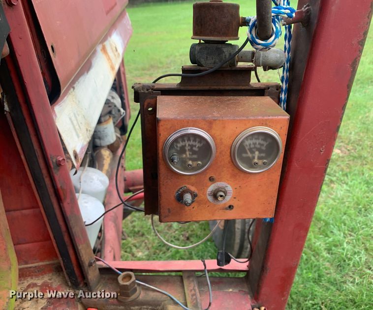 image for item DM7808 International F1586 tractor