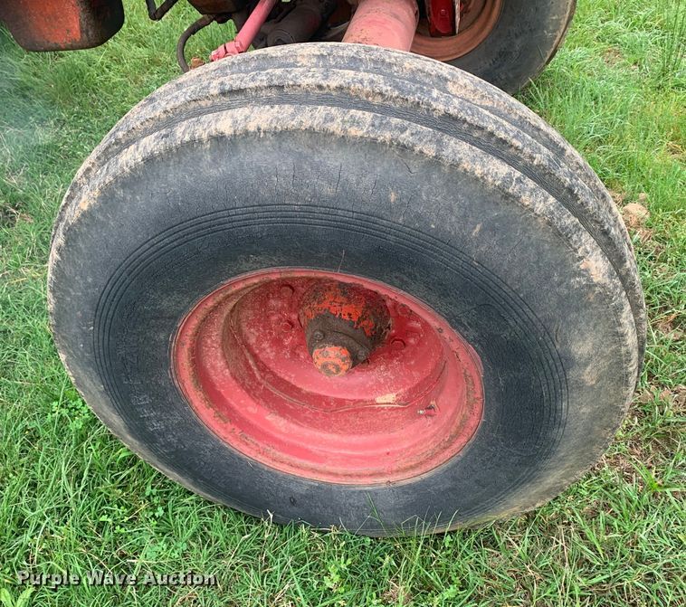 image for item DM7808 International F1586 tractor