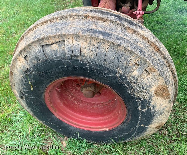 image for item DM7808 International F1586 tractor