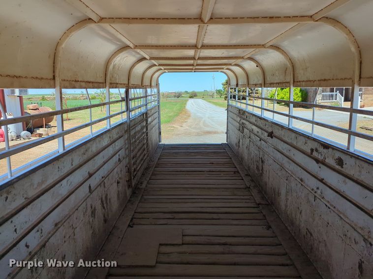 image for item DN3834 Javorsky livestock trailer