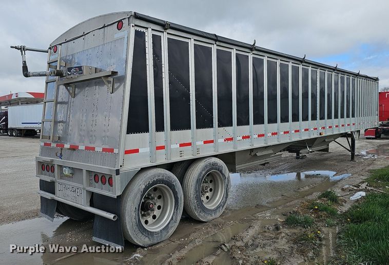 image for item DP0838 2016 Cornhusker 800 grain trailer