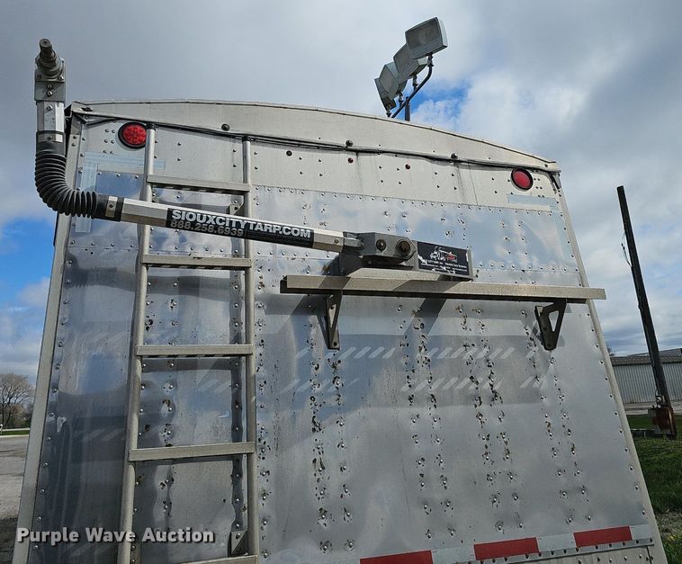 image for item DP0838 2016 Cornhusker 800 grain trailer