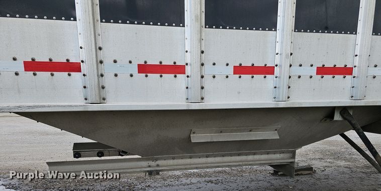 image for item DP0838 2016 Cornhusker 800 grain trailer