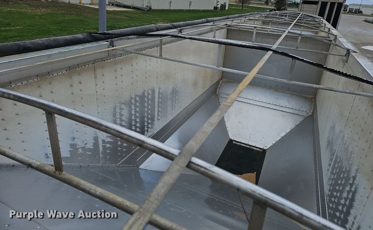 image for item DP0838 2016 Cornhusker 800 grain trailer