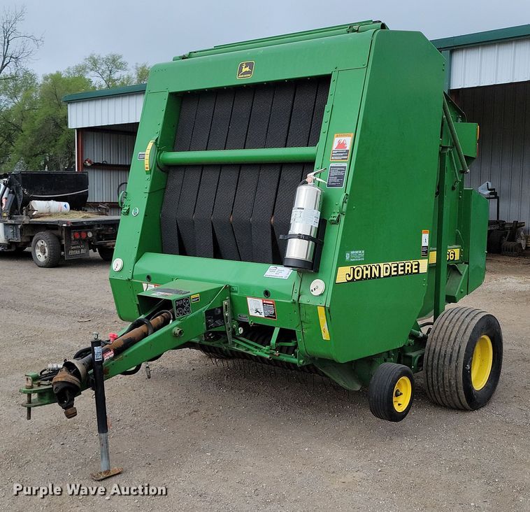 image for item DP1331 1999 John Deere 566 round baler