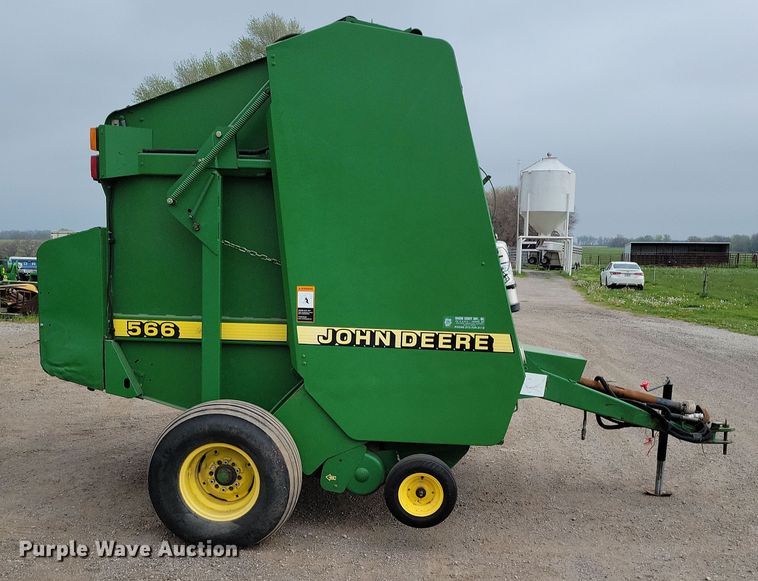 image for item DP1331 1999 John Deere 566 round baler