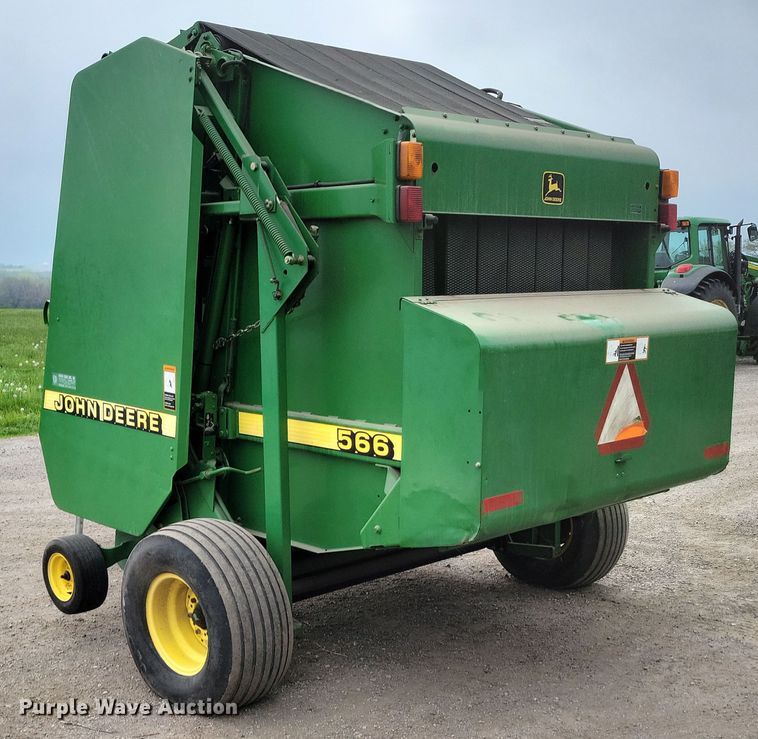image for item DP1331 1999 John Deere 566 round baler