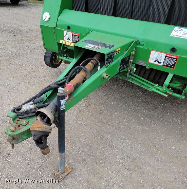 image for item DP1331 1999 John Deere 566 round baler