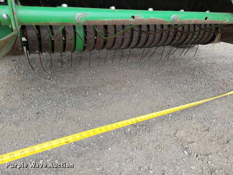 image for item DP1331 1999 John Deere 566 round baler