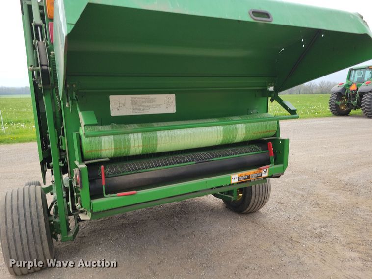 image for item DP1331 1999 John Deere 566 round baler