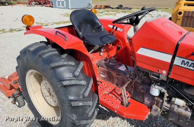 image for item DP1393 1989 Massey Ferguson 1035 MFWD tractor