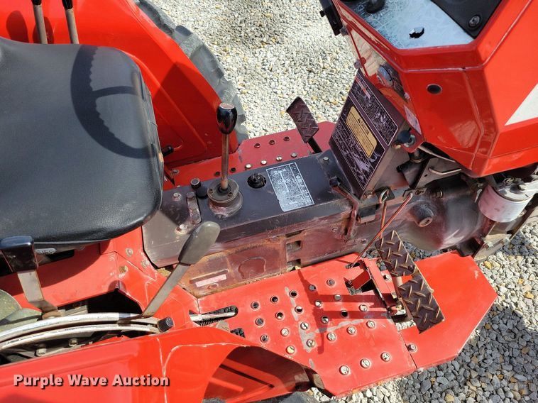 image for item DP1393 1989 Massey Ferguson 1035 MFWD tractor