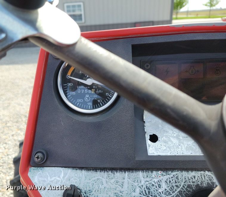 image for item DP1393 1989 Massey Ferguson 1035 MFWD tractor