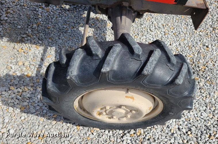 image for item DP1393 1989 Massey Ferguson 1035 MFWD tractor