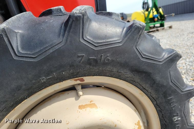 image for item DP1393 1989 Massey Ferguson 1035 MFWD tractor