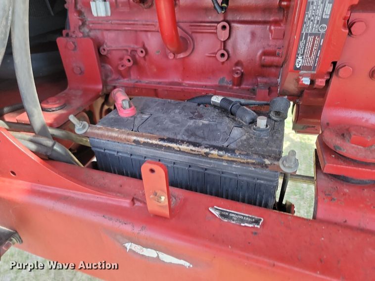 image for item DP3526 2005 New Holland  HW325 swather / windrower