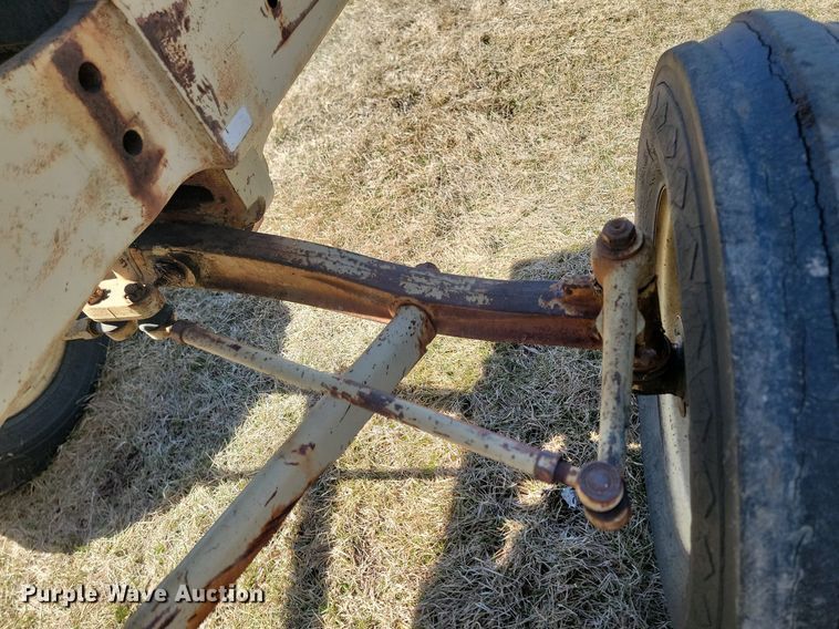 image for item DP5666 Cockshutt  550 tractor