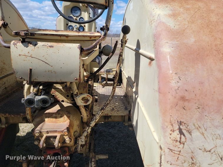 image for item DP5666 Cockshutt  550 tractor