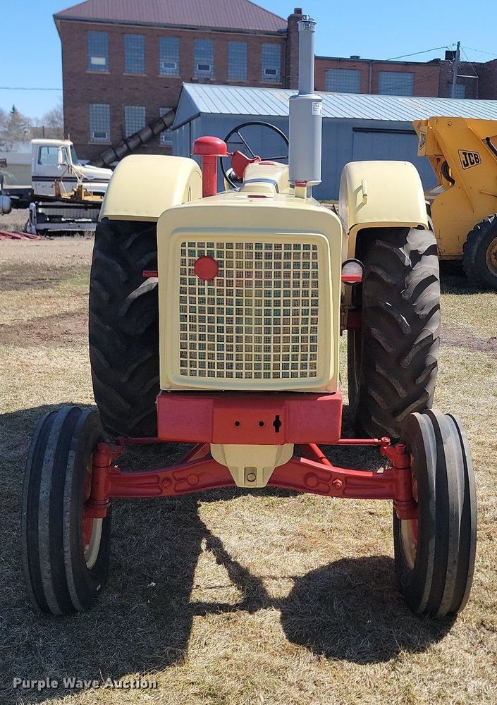 image for item DP5670 Cockshutt 560 tractor