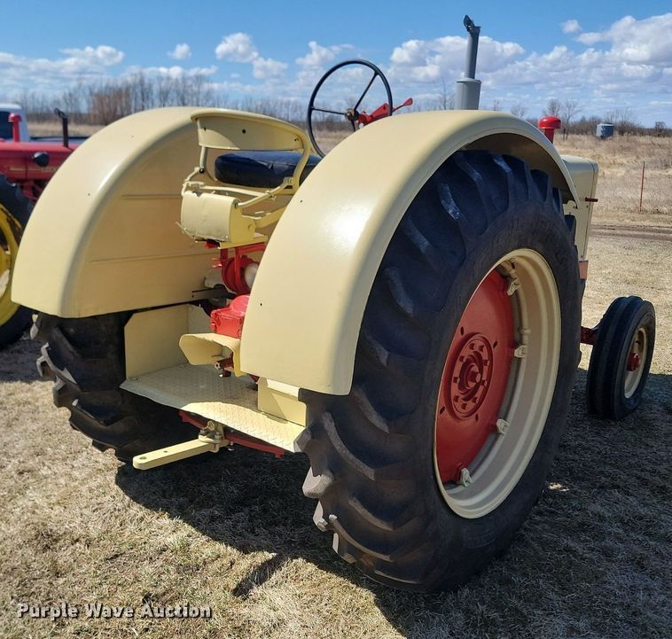 image for item DP5670 Cockshutt 560 tractor