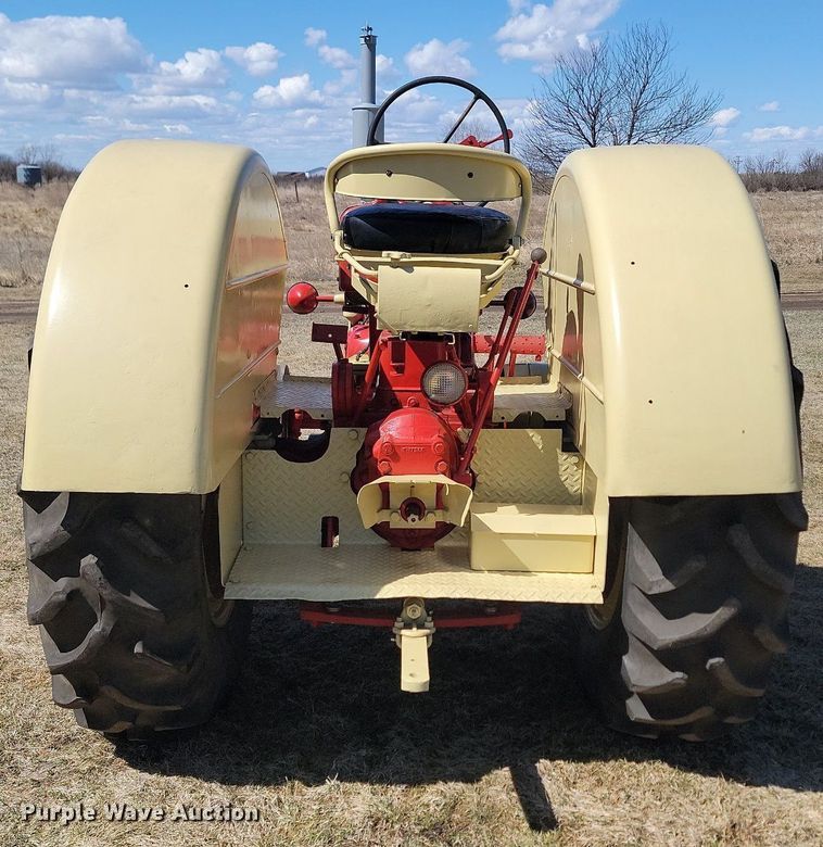image for item DP5670 Cockshutt 560 tractor