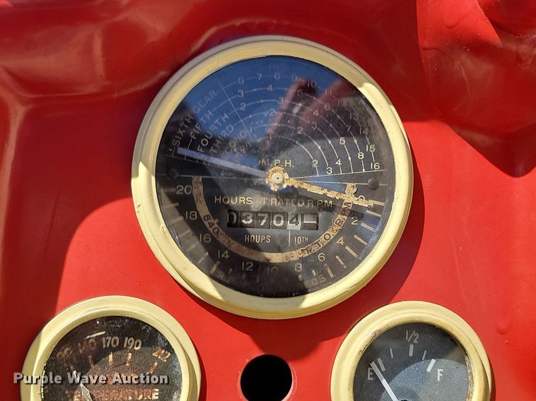 image for item DP5670 Cockshutt 560 tractor