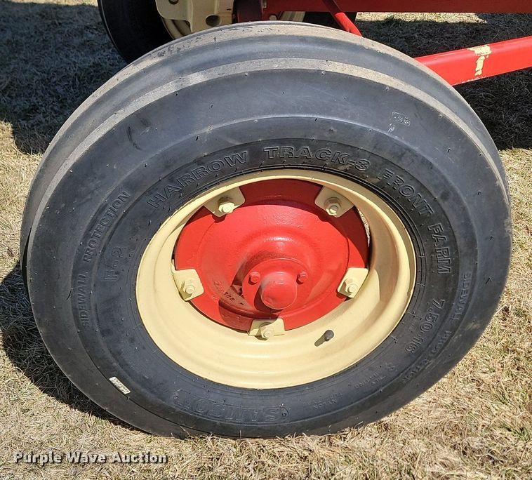 image for item DP5670 Cockshutt 560 tractor