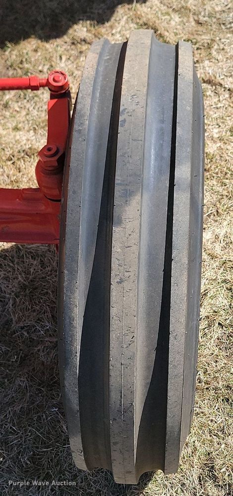 image for item DP5670 Cockshutt 560 tractor