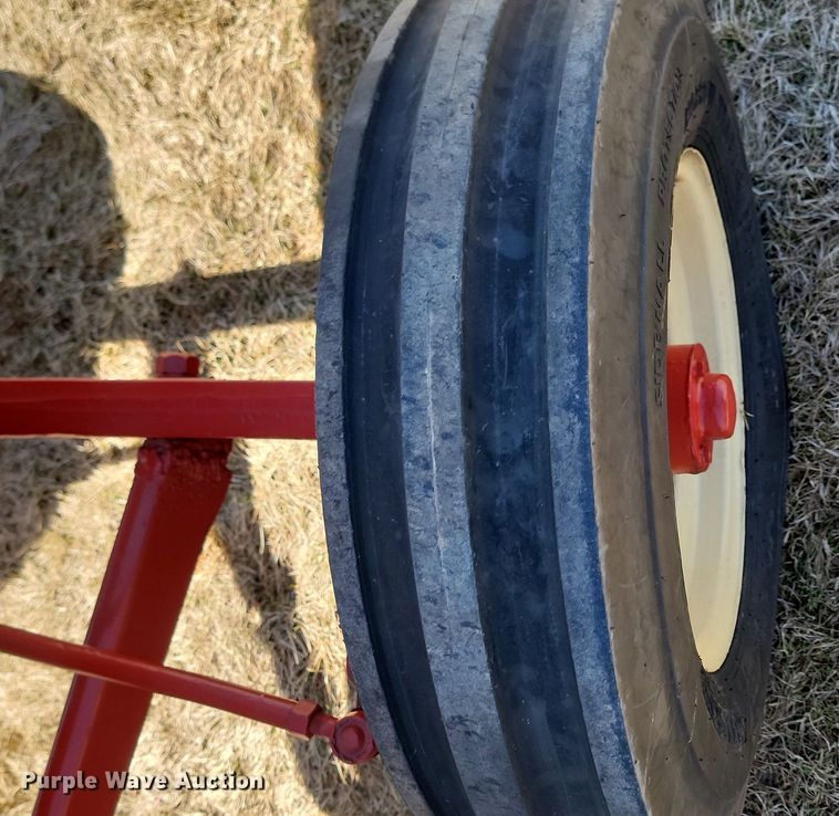 image for item DP5670 Cockshutt 560 tractor