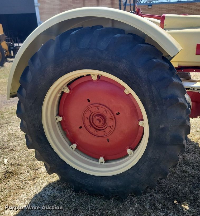 image for item DP5670 Cockshutt 560 tractor