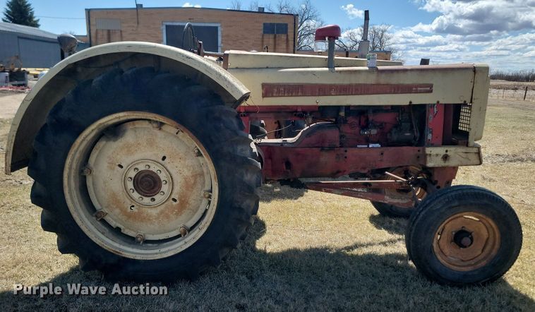 image for item DP5672 Cockshutt 550 tractor