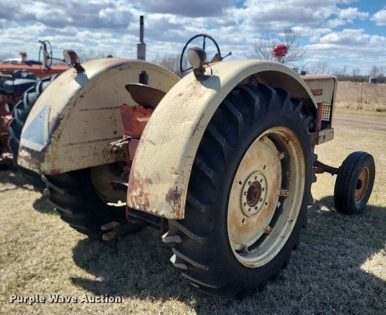image for item DP5672 Cockshutt 550 tractor