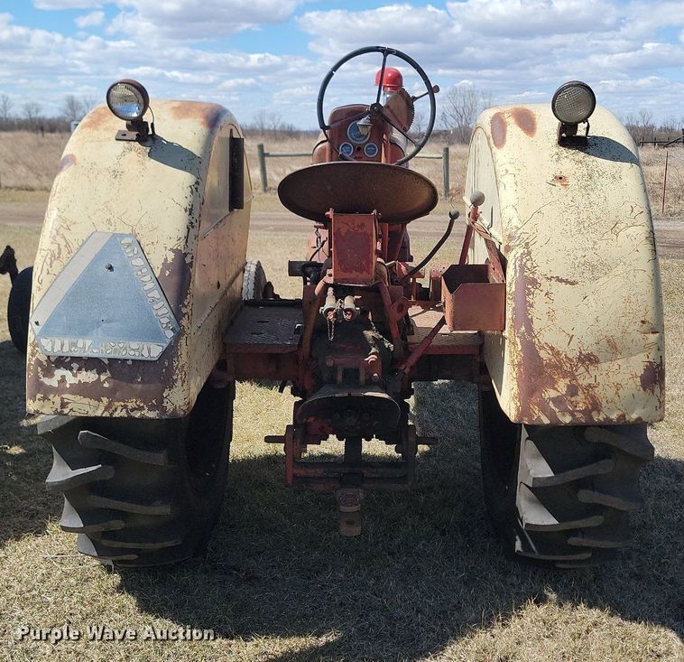 image for item DP5672 Cockshutt 550 tractor