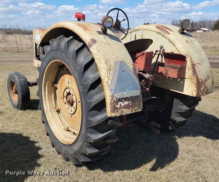 image for item DP5672 Cockshutt 550 tractor