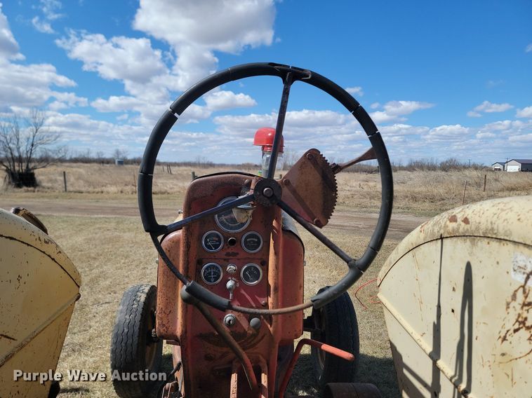 image for item DP5672 Cockshutt 550 tractor