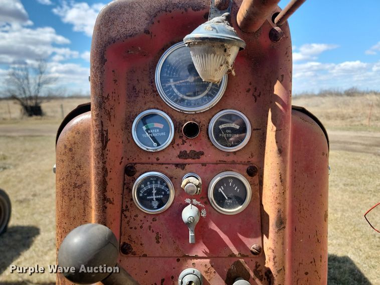 image for item DP5672 Cockshutt 550 tractor