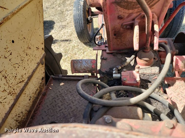 image for item DP5672 Cockshutt 550 tractor