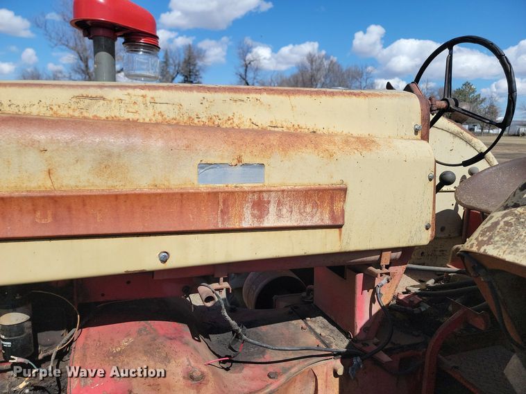 image for item DP5672 Cockshutt 550 tractor