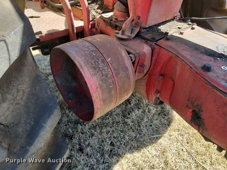 image for item DP5672 Cockshutt 550 tractor