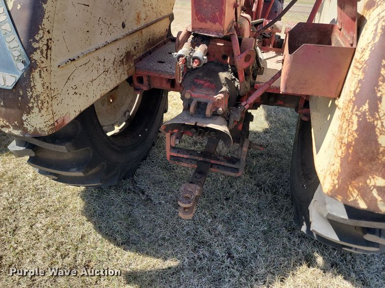 image for item DP5672 Cockshutt 550 tractor